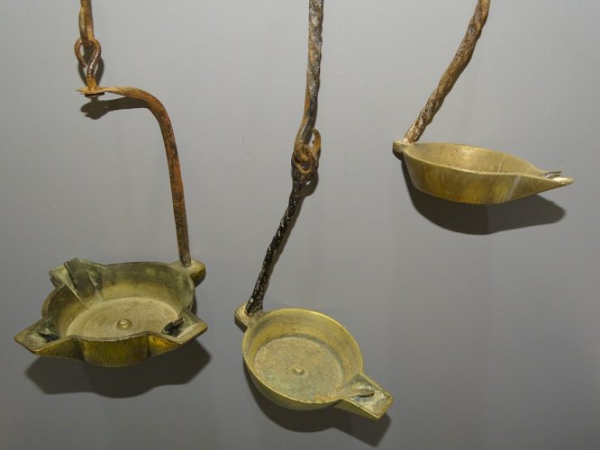 -3 LAMPES A HUILE RATS DE CAVE DONT 1 A 3 BECS BRONZE & FER FORGE COLLECTION   D