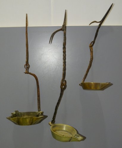 -3 LAMPES A HUILE RATS DE CAVE DONT 1 A 3 BECS BRONZE & FER FORGE COLLECTION   D