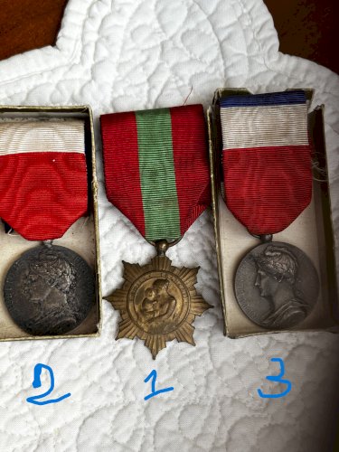 3   ** MEDAILLES ** ANCIENNES 