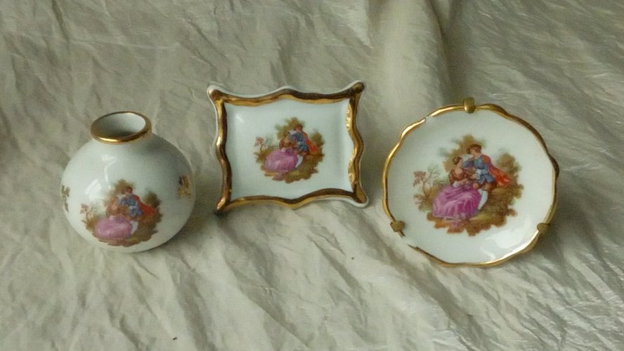 3 MINIATURES EN PORCELAINE DE LIMOGES SIGNÉ FRAGONARD*