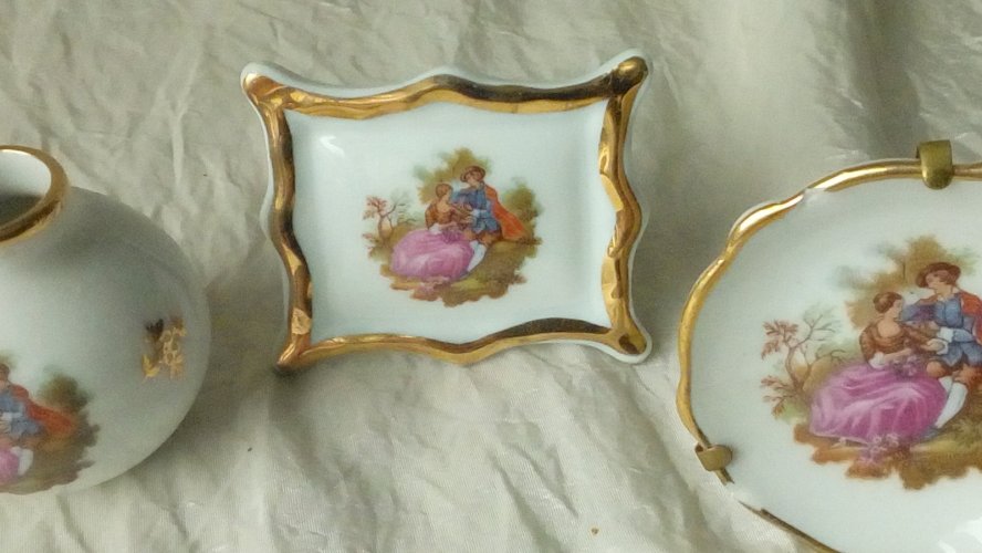 3 MINIATURES EN PORCELAINE DE LIMOGES SIGNÉ FRAGONARD*