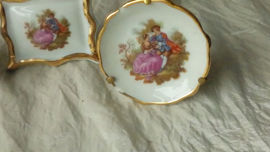3 MINIATURES EN PORCELAINE DE LIMOGES SIGNÉ FRAGONARD*