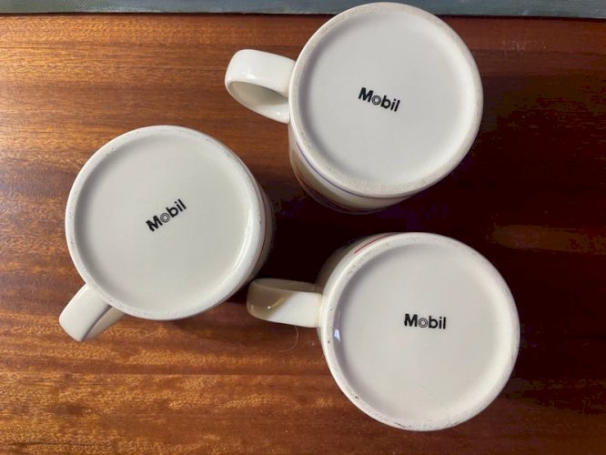 3 mugs Mobil vintage