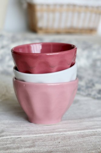 3 petits bols vintage dépareillés tons rose, blanc et framboise