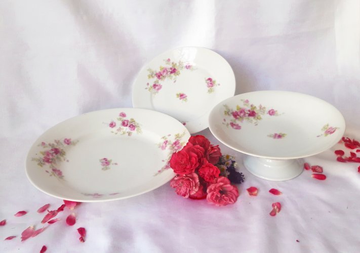 3 plats assortis porcelaine opaque 19ème décor de roses