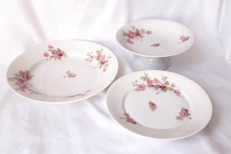 3 plats assortis porcelaine opaque 19ème décor de roses