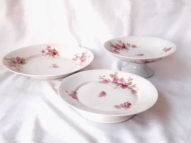 3 plats assortis porcelaine opaque 19ème décor de roses