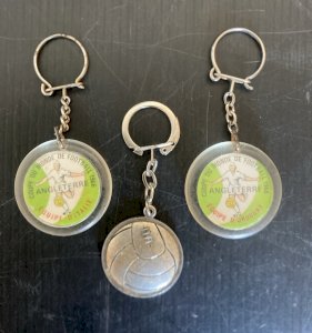 3 Porte clés  Coupe du Monde de Football 1966 ANGLETERRE Italie Uruguay