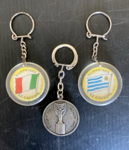 3 Porte clés  Coupe du Monde de Football 1966 ANGLETERRE Italie Uruguay