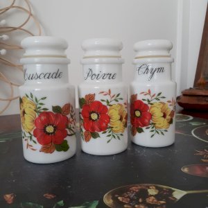 3 pots épices en opaline