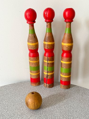 3 quilles en bois anciennes