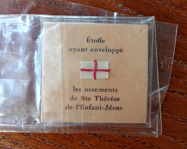 3 reliquaire Étoffe ayant enveloppé Les ossements Ste Thérèse de L Enfant Jésus