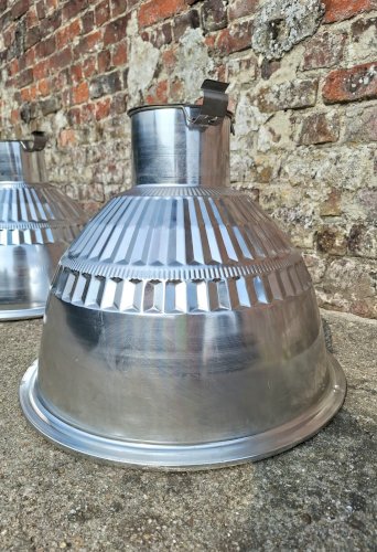 3 suspensions industrielles vintage, luminaires anciens d’atelier