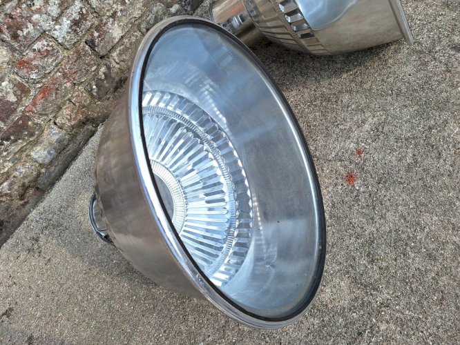 3 suspensions industrielles vintage, luminaires anciens d’atelier