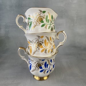 3 tasse à thé porcelaine anglaise CROWN STAFFORDSHIRE England à décor de fleurs