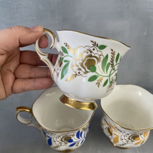 3 tasse à thé porcelaine anglaise CROWN STAFFORDSHIRE England à décor de fleurs
