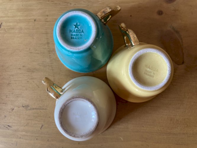 3 tasses à expresso et leurs soucoupes, porcelaine de Limoges, modèle Magdalithe, années 1950