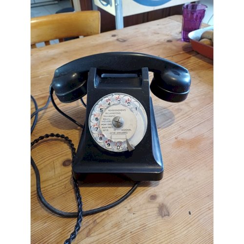 3 Téléphones en Bakélite