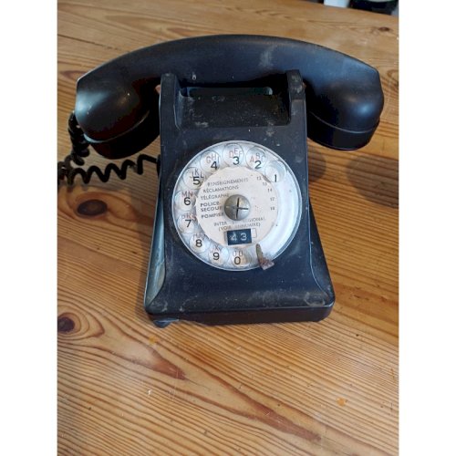 3 Téléphones en Bakélite