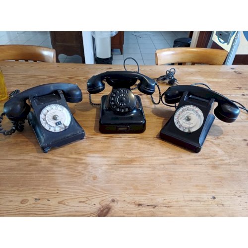 3 Téléphones en Bakélite
