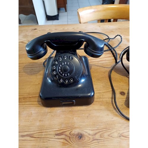 3 Téléphones en Bakélite