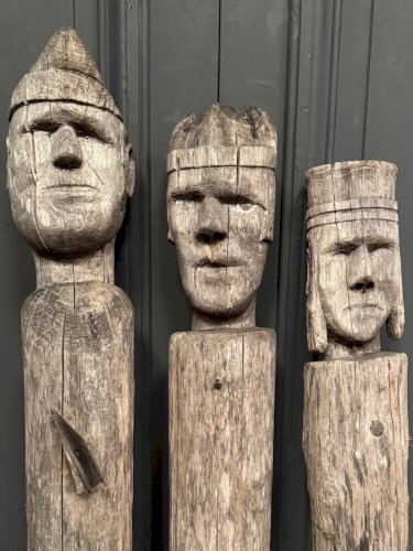3 totems en bois art populaire représentant les rois mages milieu XXe L9205