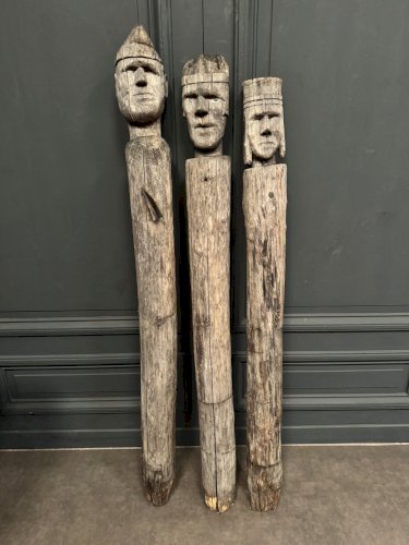3 totems en bois art populaire représentant les rois mages milieu XXe L9205