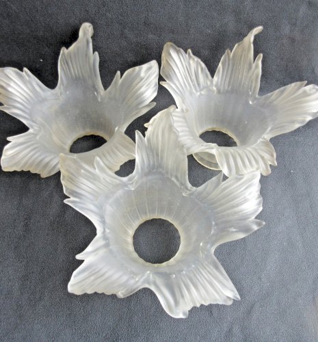 3 tulipes en verre blanc, fleurs à 5 pétales nervurés, Art Déco