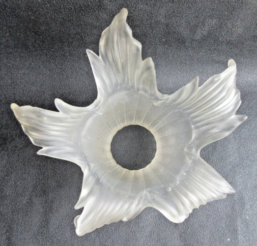 3 tulipes en verre blanc, fleurs à 5 pétales nervurés, Art Déco