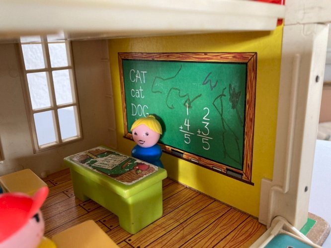 325⚜️ Ancien Jouet École Fisher Price 923 Play Family School et Clochette