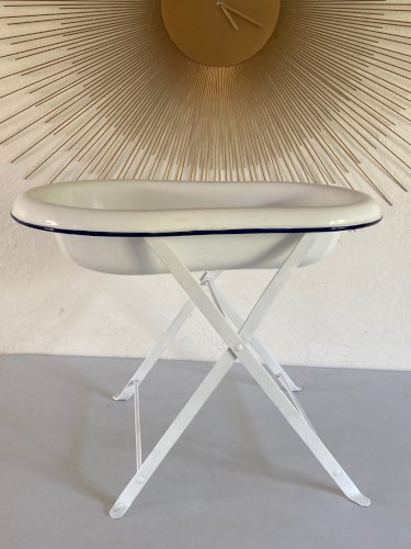 325⚜️ Ancienne Bassine Bidet Sur Pieds en Tôle Émaillée Blanc Liseré Bleu