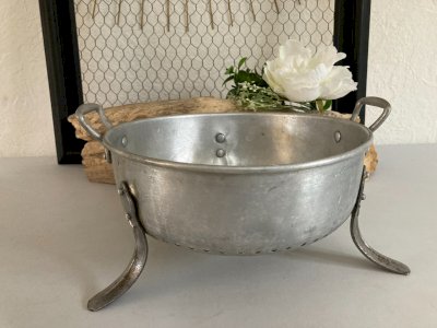 325 ⚜️  Ancienne Passoire Égouttoir 3 Pieds en Aluminium Diamètre 20 Cm