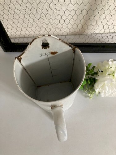 325⚜️ Décoration Ancien Pot De Lavement Mural en Tôle Émaillée Vintage