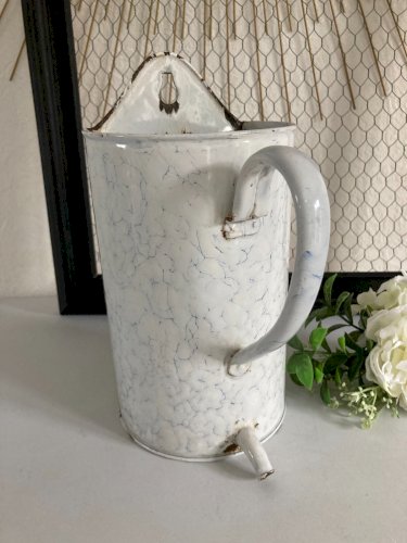 325⚜️ Décoration Ancien Pot De Lavement Mural en Tôle Émaillée Vintage