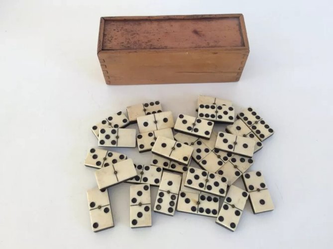 4 ⚜️ Ancien Vieux Jouet Jeu De Société Boite en Bois 28 Dominos Vintage