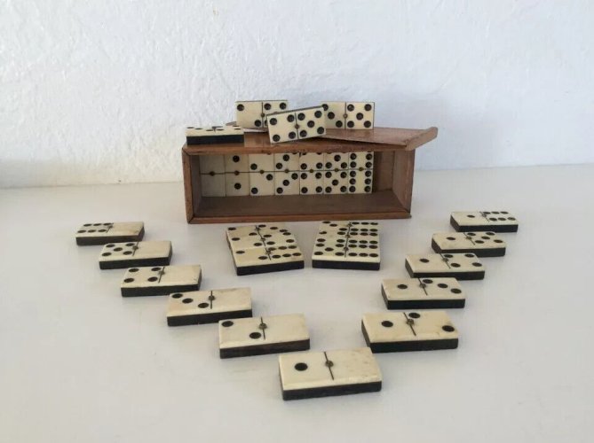 4 ⚜️ Ancien Vieux Jouet Jeu De Société Boite en Bois 28 Dominos Vintage