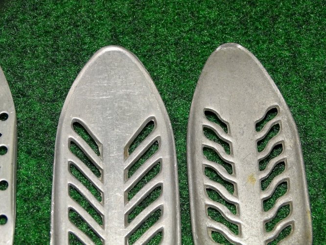 - 4 ANCIENNES CUILLERES A ABSINTHE 2 Métal étamé France Aciéré 2 en ETAIN    D