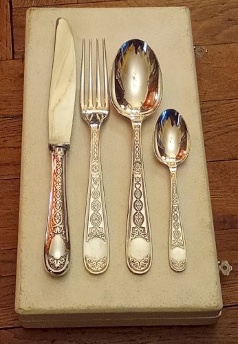 4 Anciens Couverts cuillère fourchette couteau Christofle modèle Villeroy