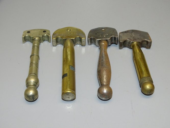 -4 ANCIENS DIAMANTS de VITRIER MANCHES en EPAIS COLLECTION OUTILS ANCIENS   D