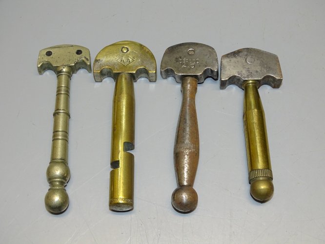 -4 ANCIENS DIAMANTS de VITRIER MANCHES en EPAIS COLLECTION OUTILS ANCIENS   D