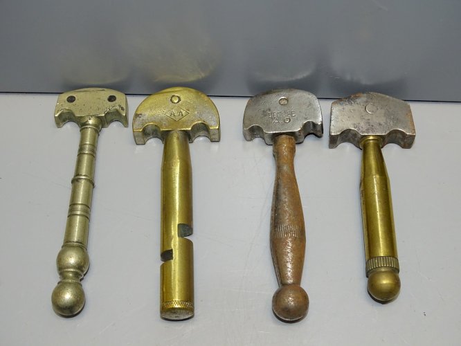 -4 ANCIENS DIAMANTS de VITRIER MANCHES en EPAIS COLLECTION OUTILS ANCIENS   D