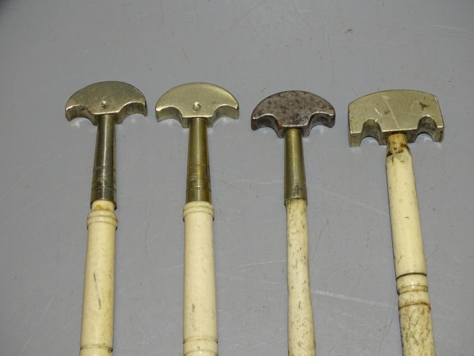-4 ANCIENS DIAMANTS de VITRIER MANCHES en OS COLLECTION OUTILS ANCIENS   D