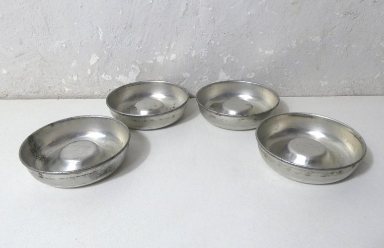 4 anciens moules à gateau métal vintage