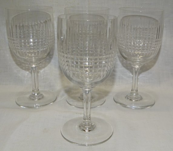 -4 ANCIENS VERRES A PIEDS CRISTAL MODELE BACCARAT NANCY non marqués COLLECTION D