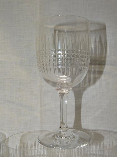-4 ANCIENS VERRES A PIEDS CRISTAL MODELE BACCARAT NANCY non marqués COLLECTION D
