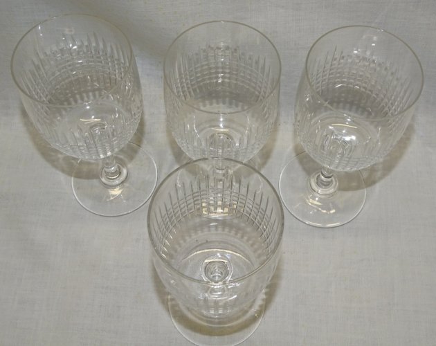 -4 ANCIENS VERRES A PIEDS CRISTAL MODELE BACCARAT NANCY non marqués COLLECTION D