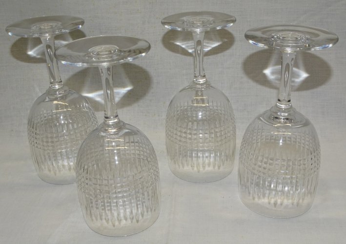 -4 ANCIENS VERRES A PIEDS CRISTAL MODELE BACCARAT NANCY non marqués COLLECTION D