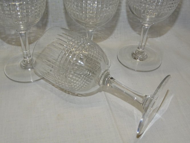 -4 ANCIENS VERRES A PIEDS CRISTAL MODELE BACCARAT NANCY non marqués COLLECTION D