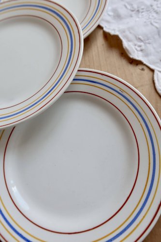 4 assiettes à dessert vintage Céranord Saint-Amand rayures rouge bleu jaune