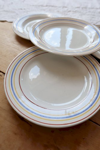 4 assiettes à dessert vintage Céranord Saint-Amand rayures rouge bleu jaune